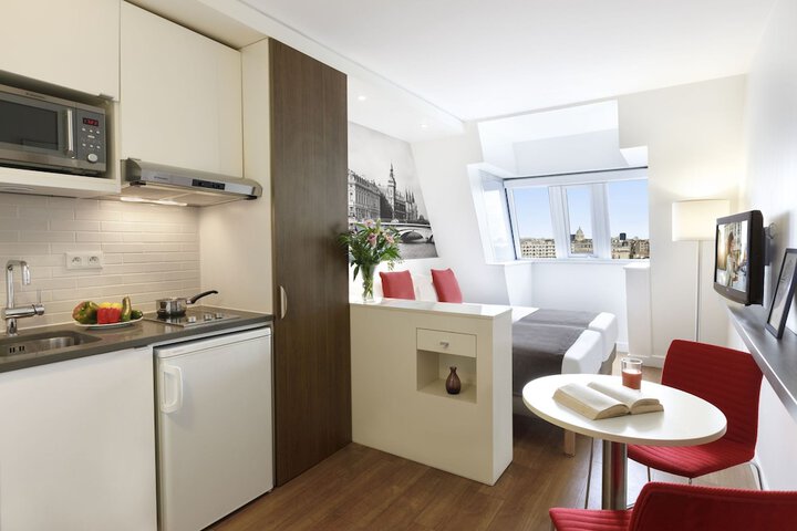 Room 4 of 33