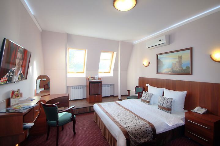 Room 8 of 38