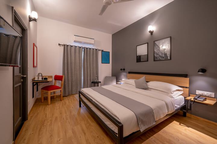 Room 11 of 25