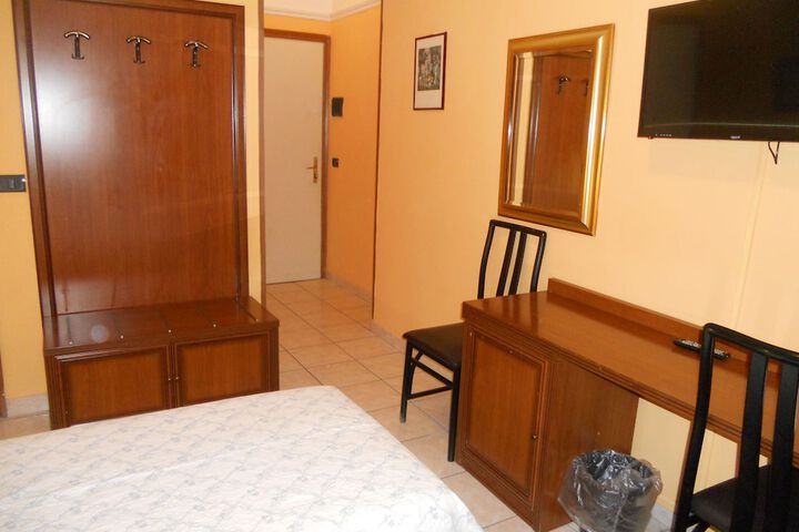 Room 22 of 66