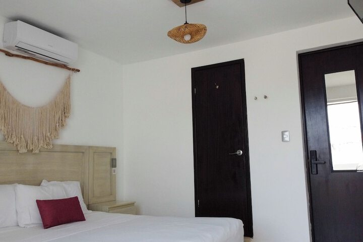 Room 4 of 37