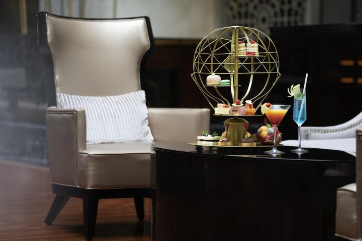 Lounge 72 of 105