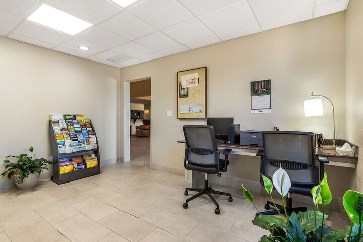 Business Center 38 of 39