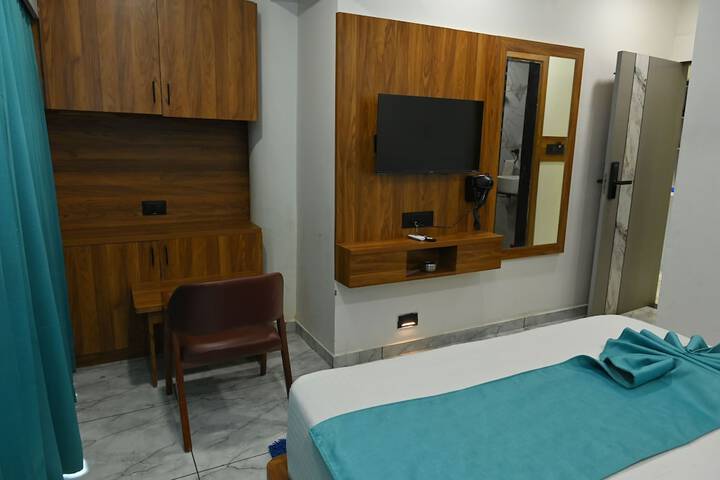 Room 12 of 36