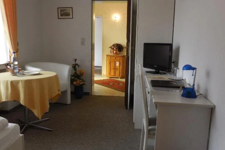 Room 3 of 10