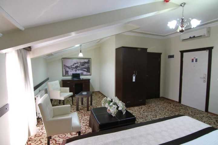 Room 13 of 23