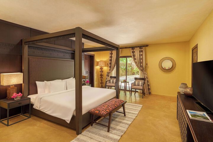 Room 34 of 221