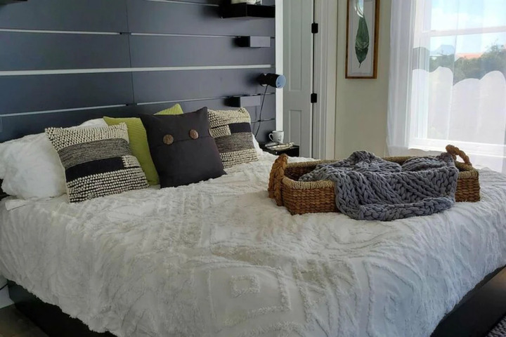 Room 5 of 7