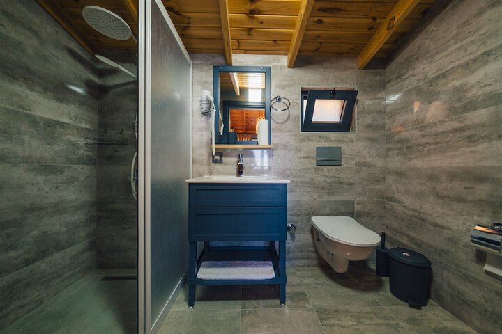 Room 47 of 80