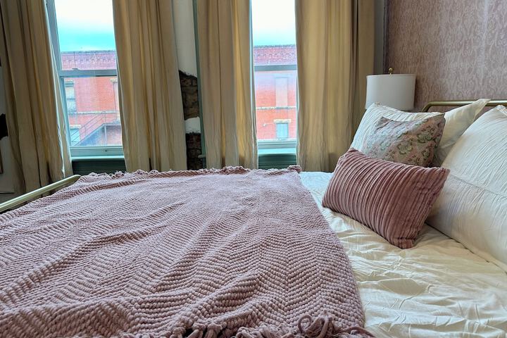 Room 32 of 76