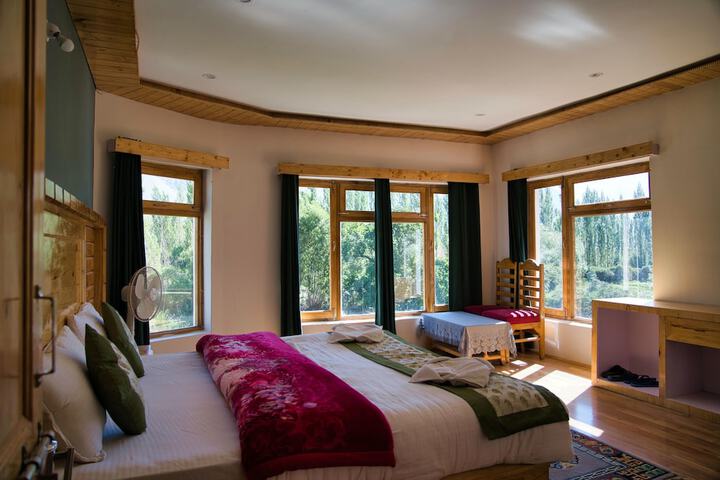 Room 4 of 37