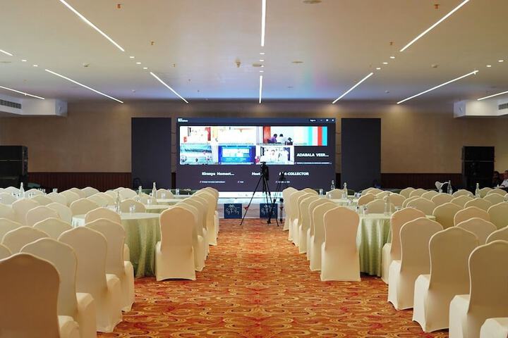 Ballroom/Hall 24 of 41