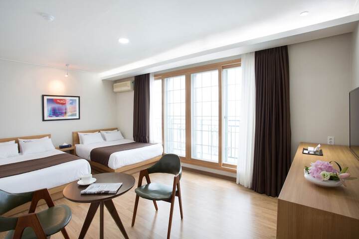 Room 10 of 32