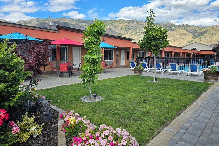 Hotel Exterior 88 of 104