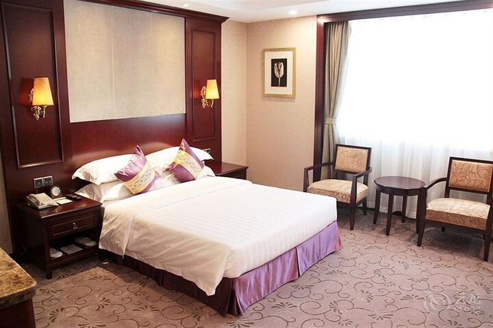 Room 4 of 7
