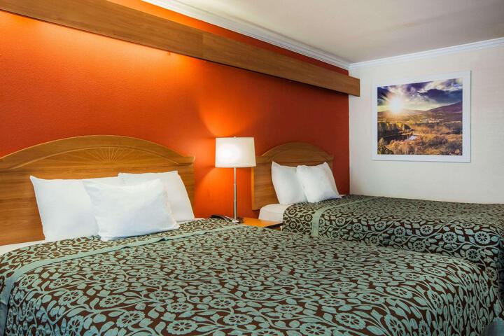 1 Queen Bed Mobility Accessible (5 of 14)