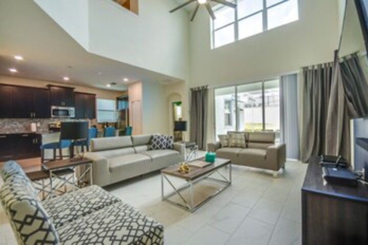 Amazing House! - Champions Gate - 1568TL