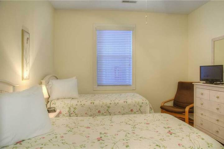 Magnolia Place Apartment 202 4703 in Myrtle Beach, SC