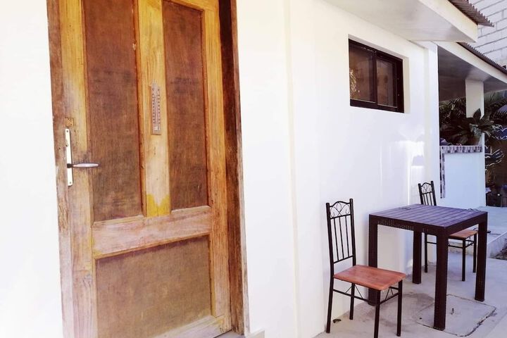 Room 8 of 13
