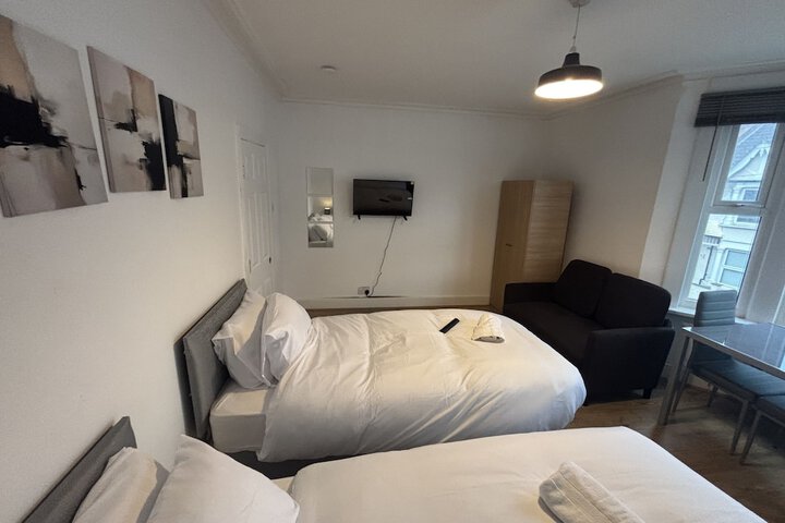 Room 13 of 27