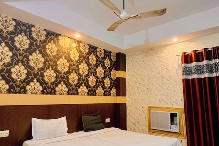 Room 5 of 10