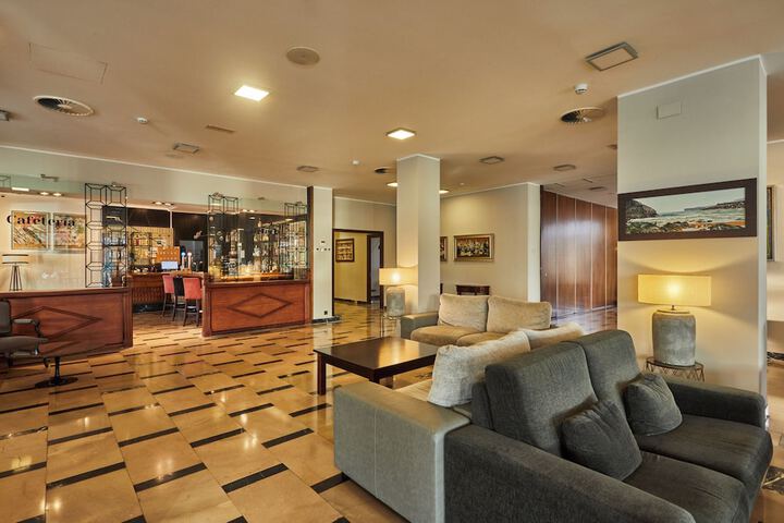 Lounge 115 of 132