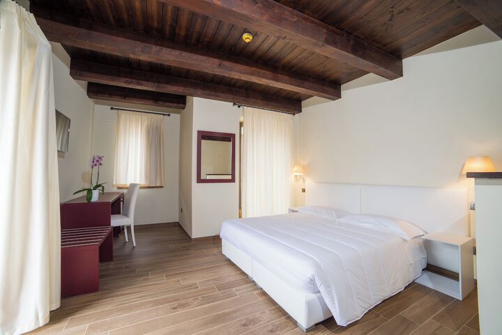 Room 5 of 48