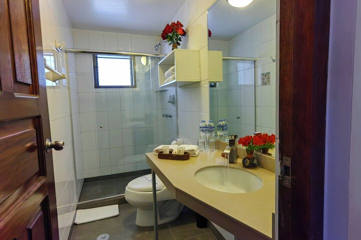 Room 33 of 82