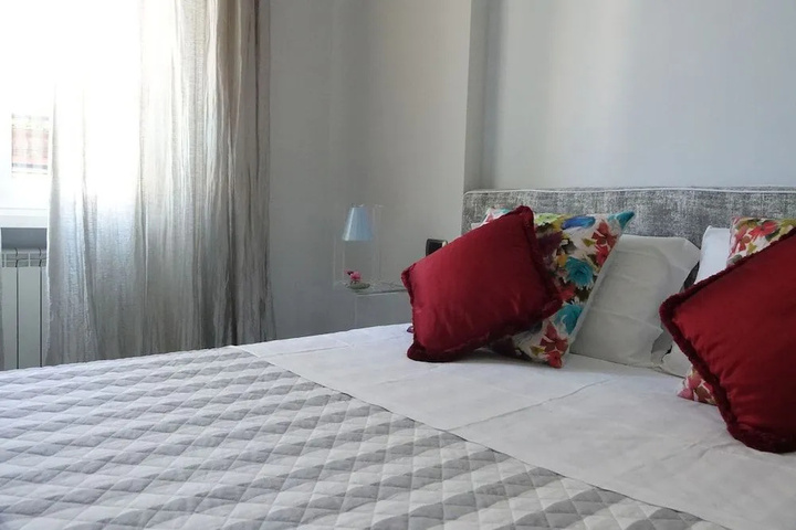 Room 2 of 10