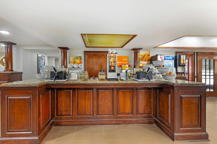 Breakfast/Coffee Service 40 of 47
