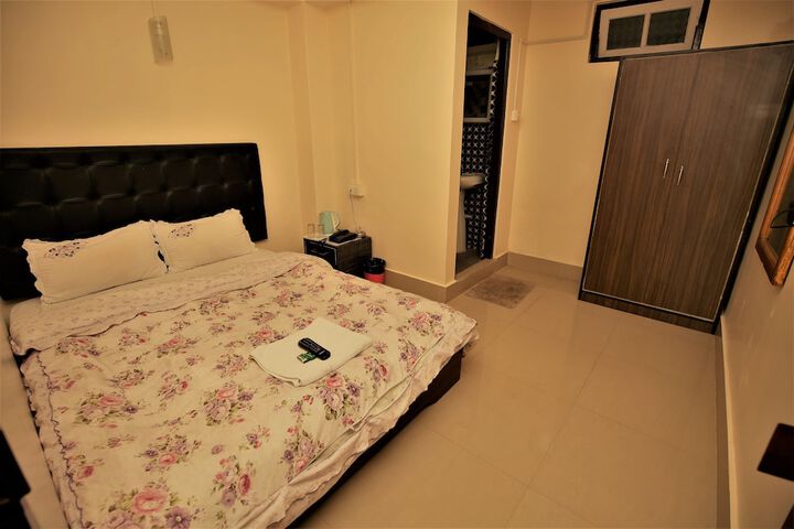 Room 13 of 25