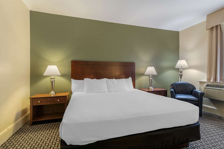 1 King Bed (1 of 24)