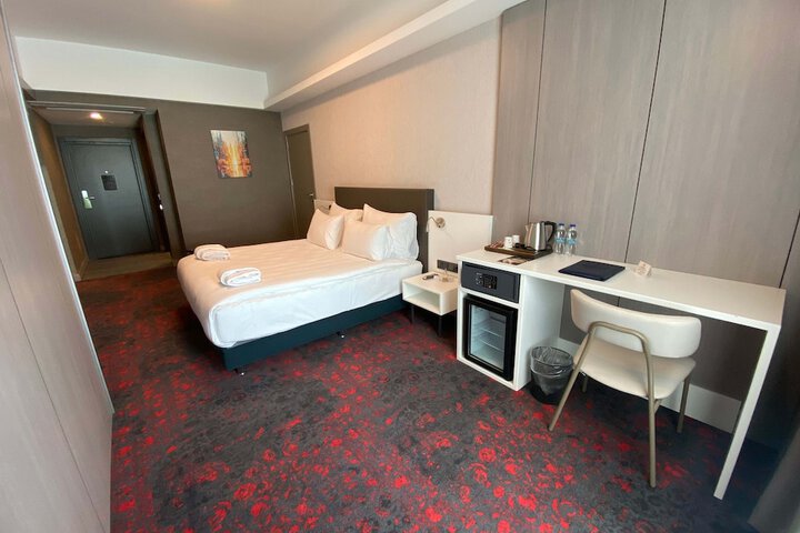 Room 10 of 36