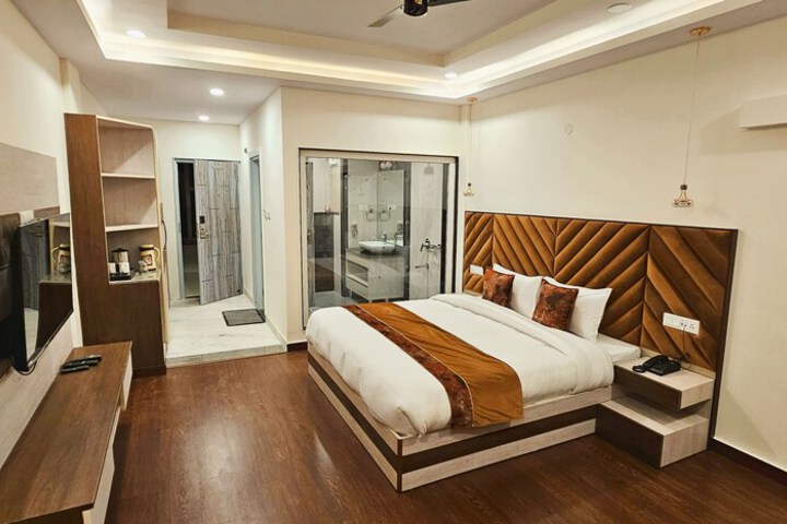 Room 6 of 24
