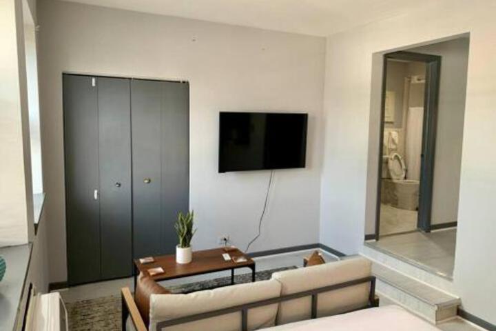 Explore North Side Chicago from Modern Studio APT in Chicago, IL