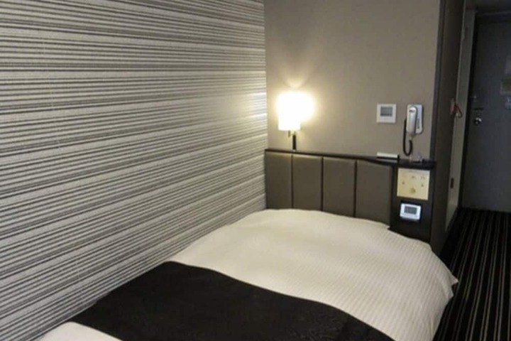 Room 3 of 25