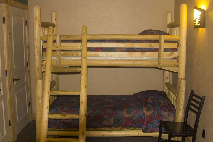 Room 26 of 85