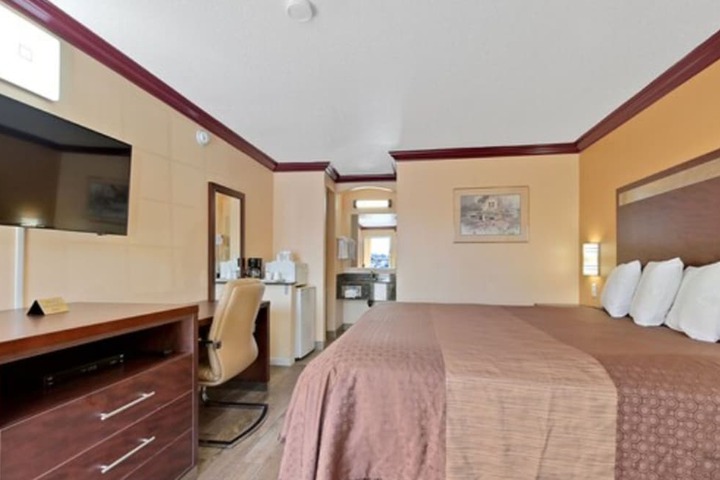 Standard Single King Bed (6 of 10)