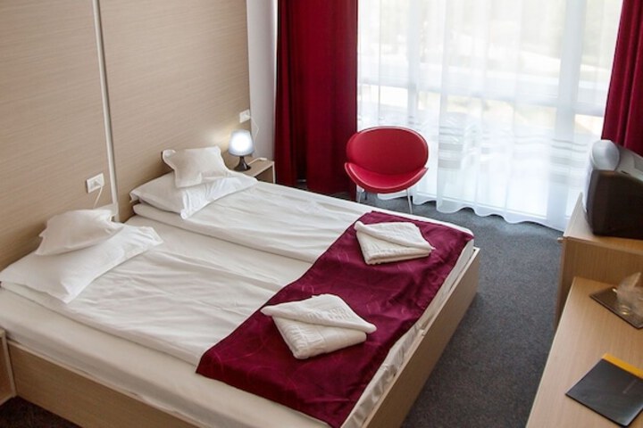 Room 4 of 38