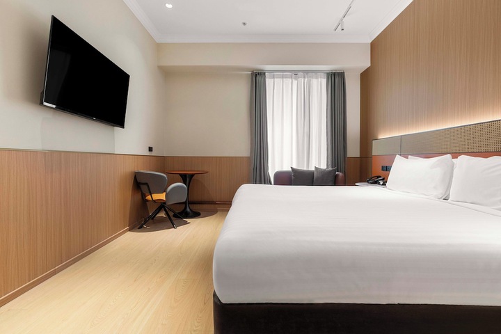 Room 34 of 95
