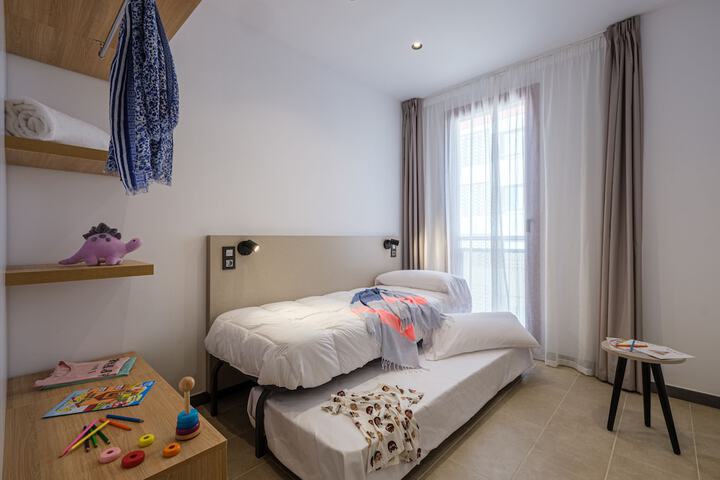Room 8 of 28