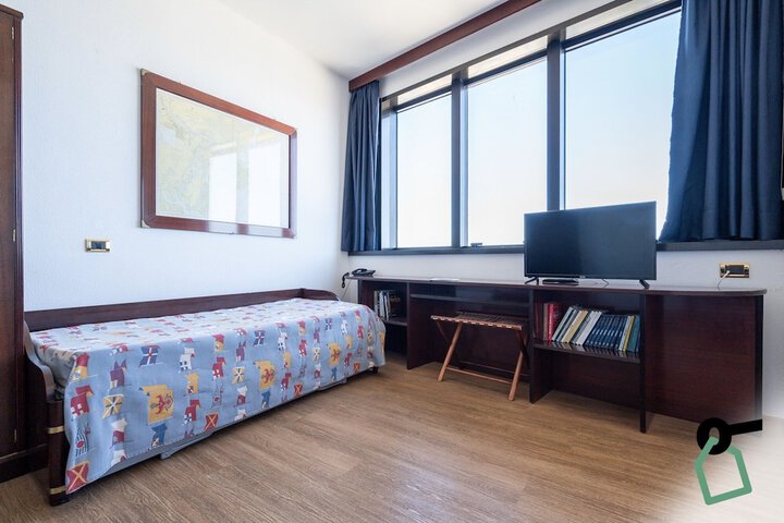 Room 17 of 47