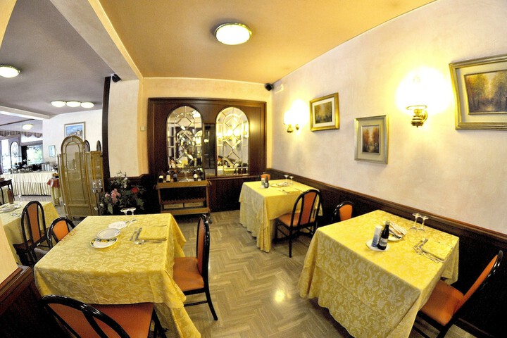 Dining 31 of 45