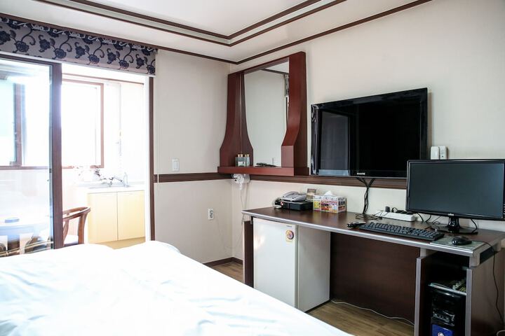 Room 16 of 39