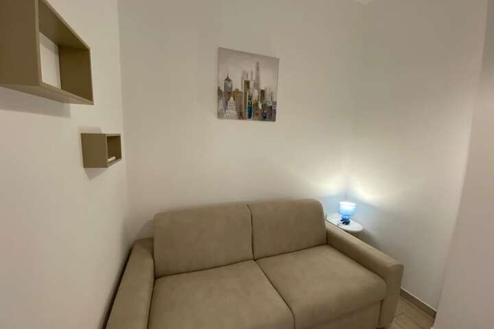 Room 3 of 46
