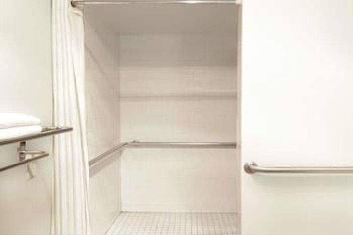Room 3 of 32