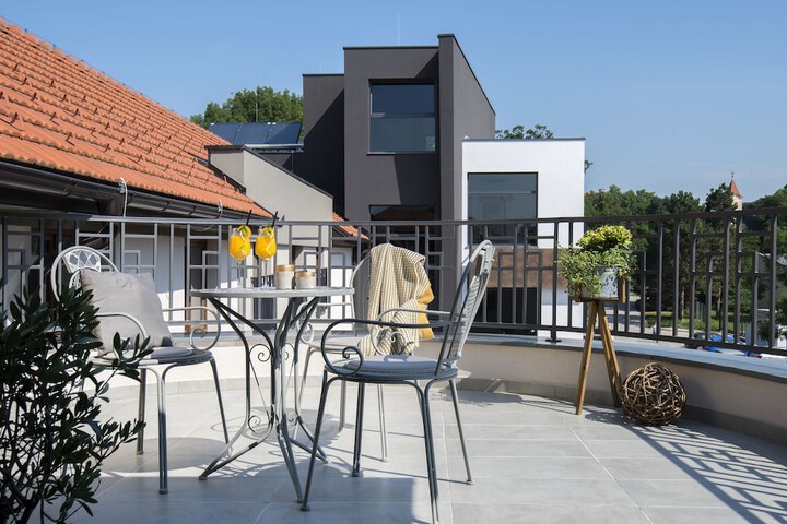 Terrace/Patio 17 of 36