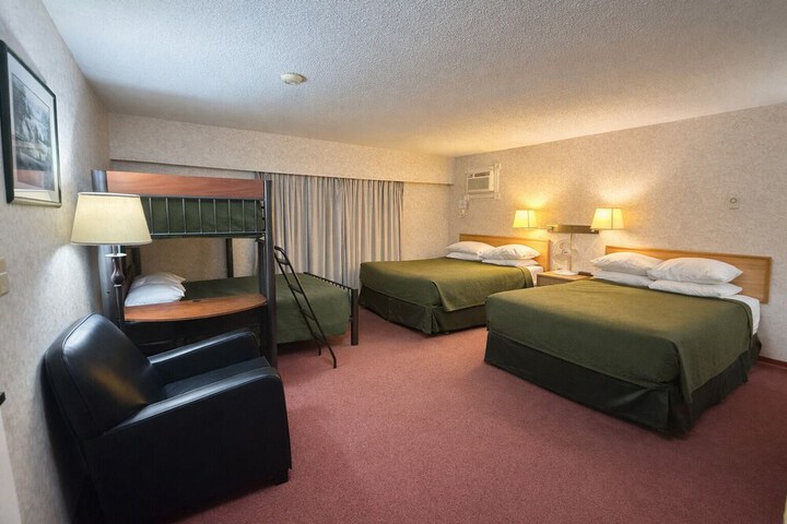 Room 6 of 28