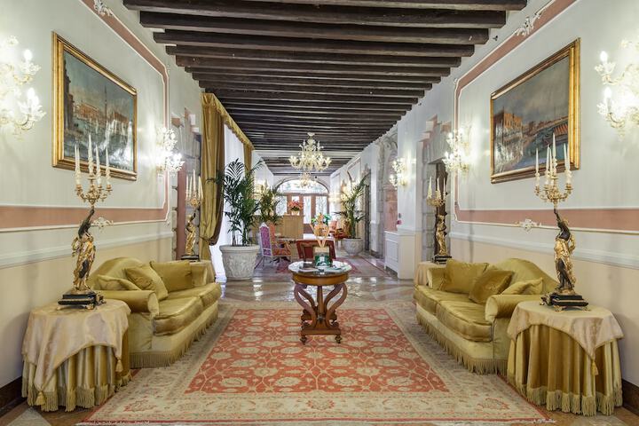 Entrance & Lobby