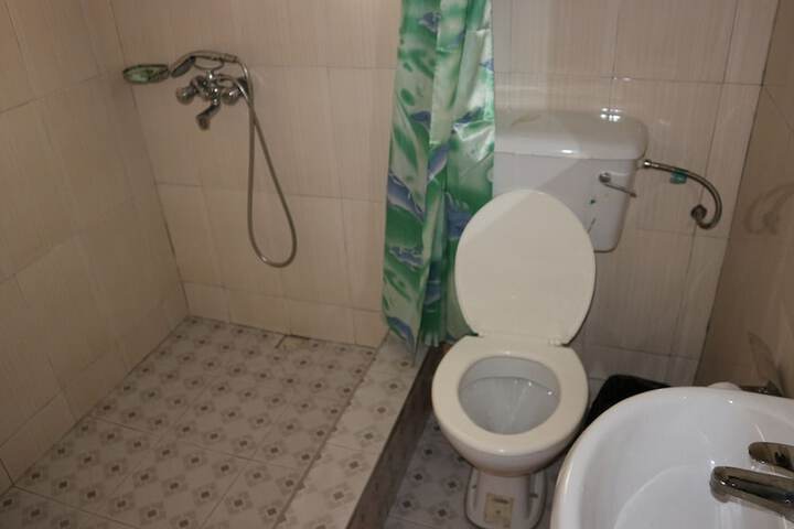 Room 18 of 37